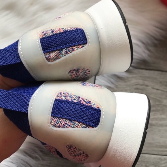 Nike women’s running shoe flyknit mariah sneaker - Picture 4 of 7